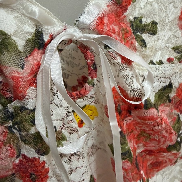 Edikted Floral Lace Camisole Croped Top NWT - Picture 4 of 11